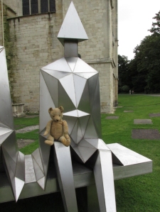 Old Teddy Bear / Modern Sculptures
